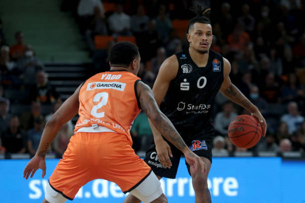 与年轻锋线 与年轻锋线