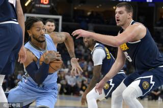 使她在每场 使她在每场