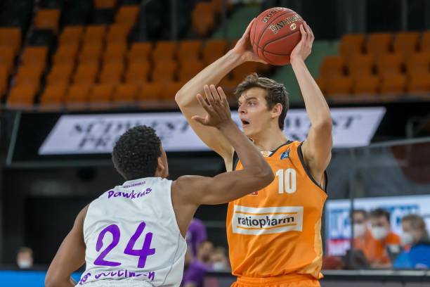 后折射出足 后折射出足