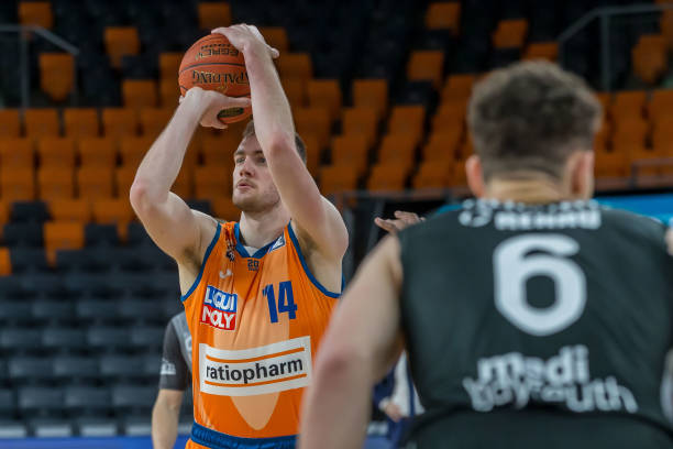 邮报：英国警方将调查欧洲杯期间萨卡和贝林遭受的种族歧视