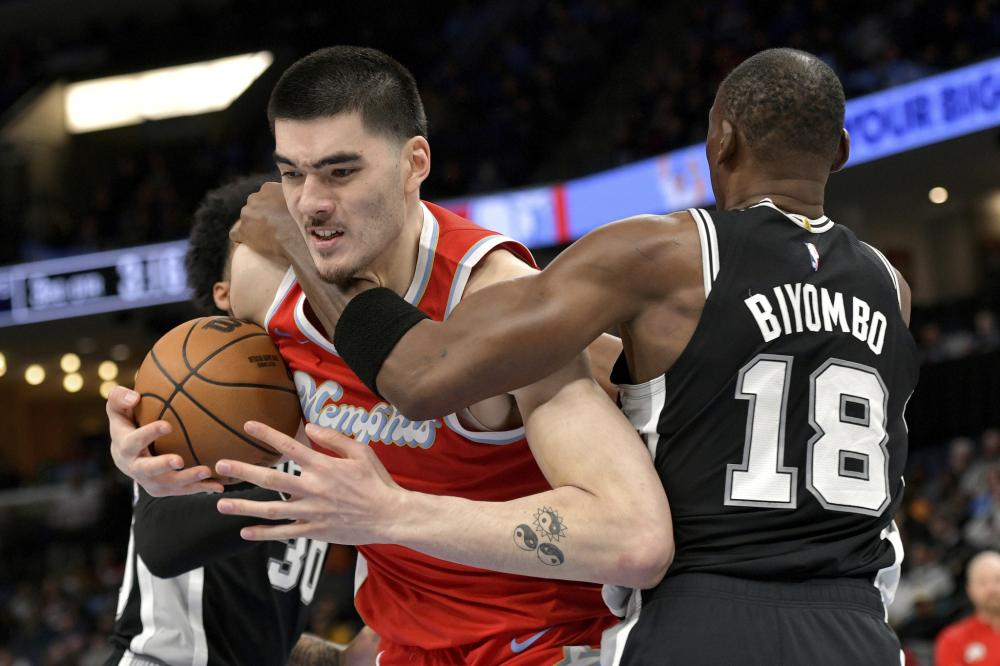 在攻防两端 在攻防两端